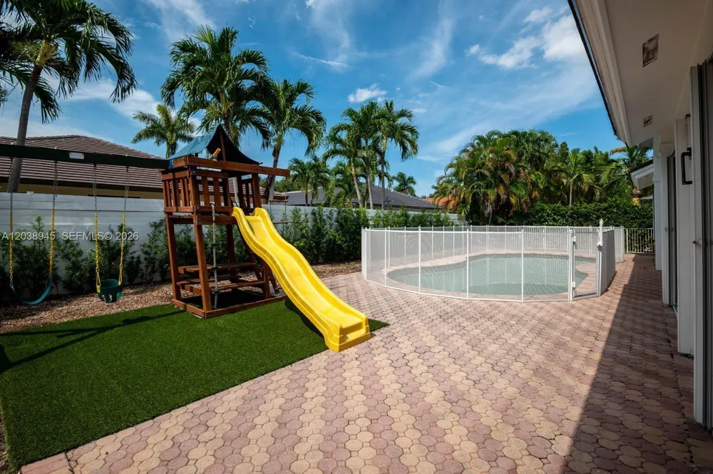 8325 NW 161st Ter Miami Lakes, FL 33016