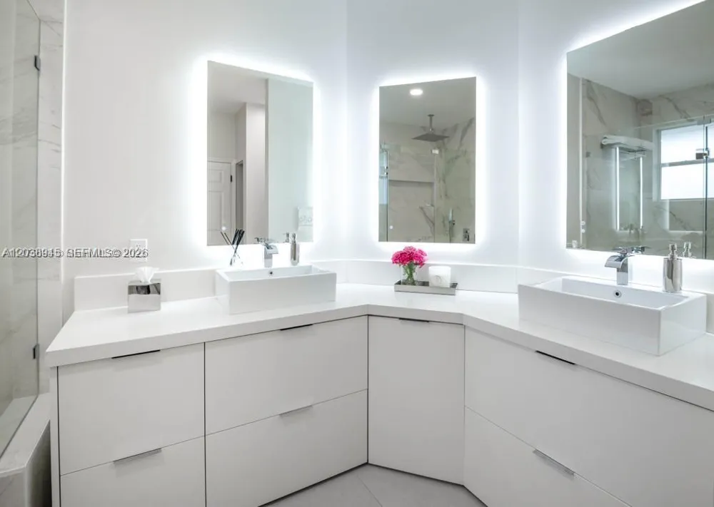8325 NW 161st Ter Miami Lakes, FL 33016