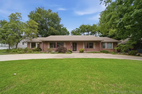 4631 E 55th Place