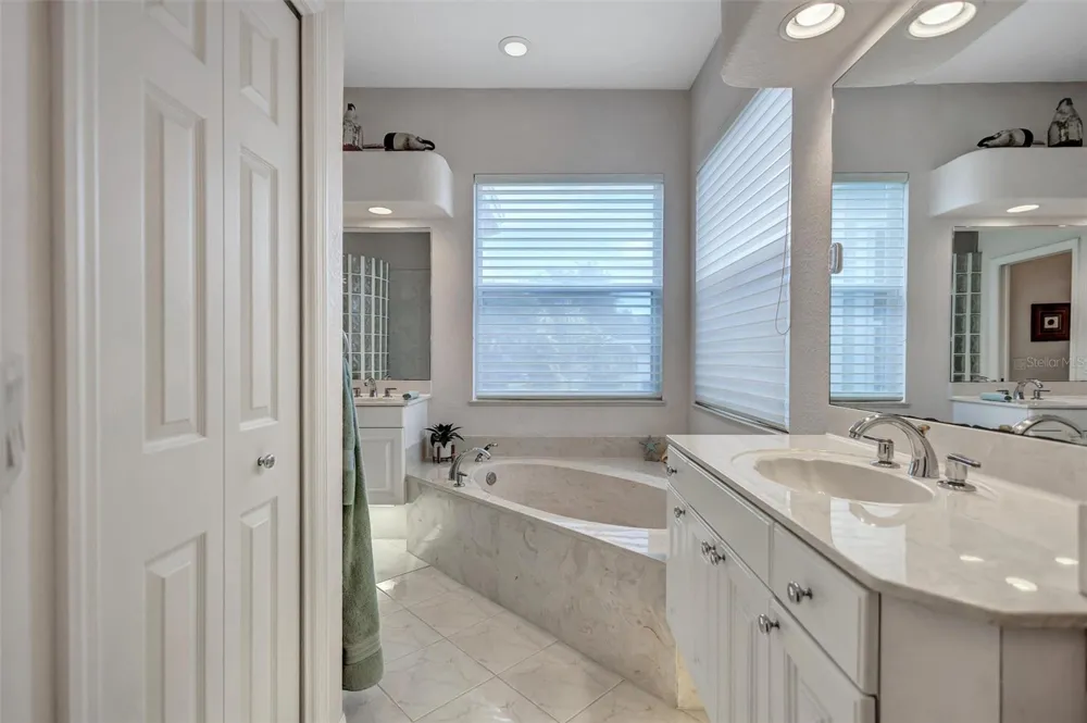 360 46TH COURT E Bradenton, FL 34208