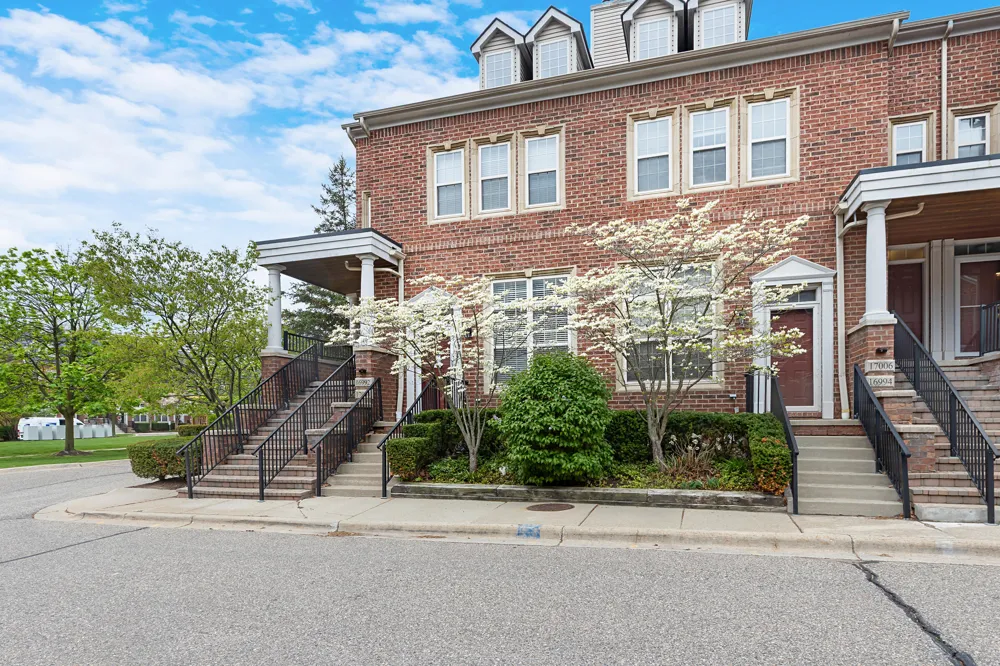 16992 Farmington Road #104 Livonia, MI 48154