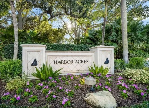 1387 HARBOR DRIVE Sarasota, FL 34239