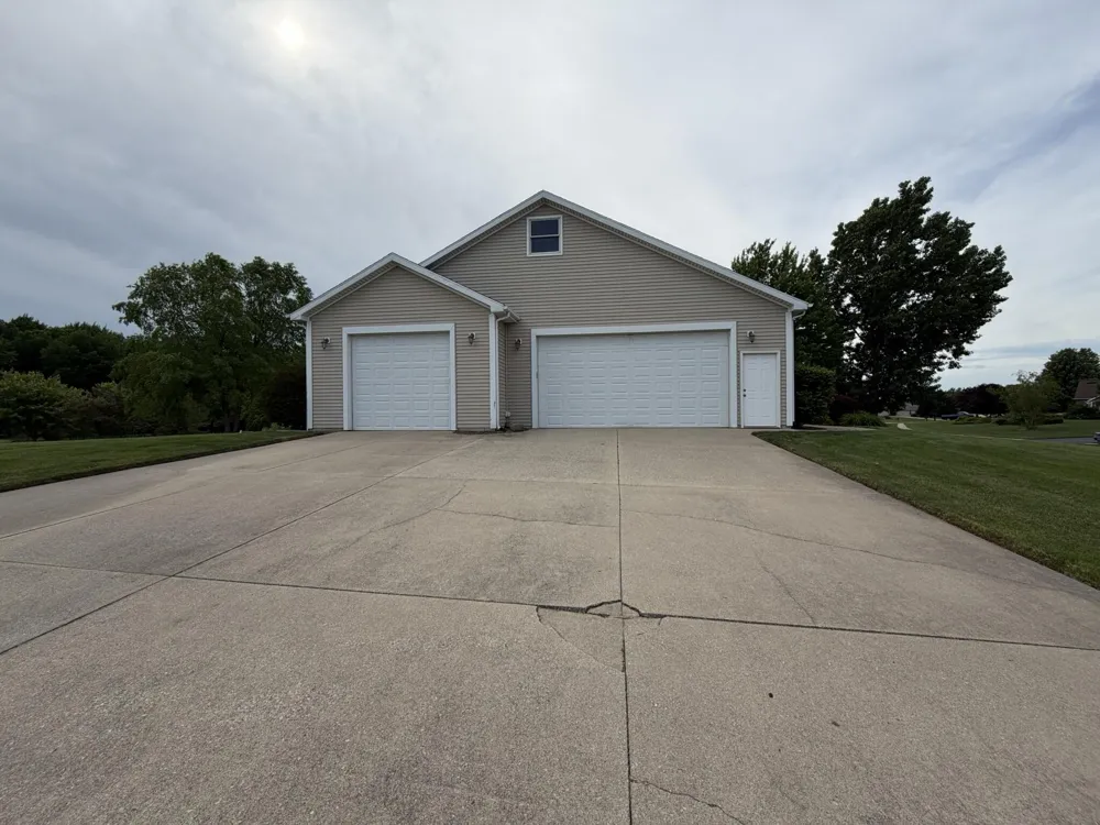 7809 Golf Meadows Drive SE Caledonia Township, MI 49316