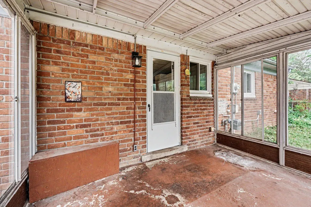 28083 Stuart Avenue Southfield, MI 48076