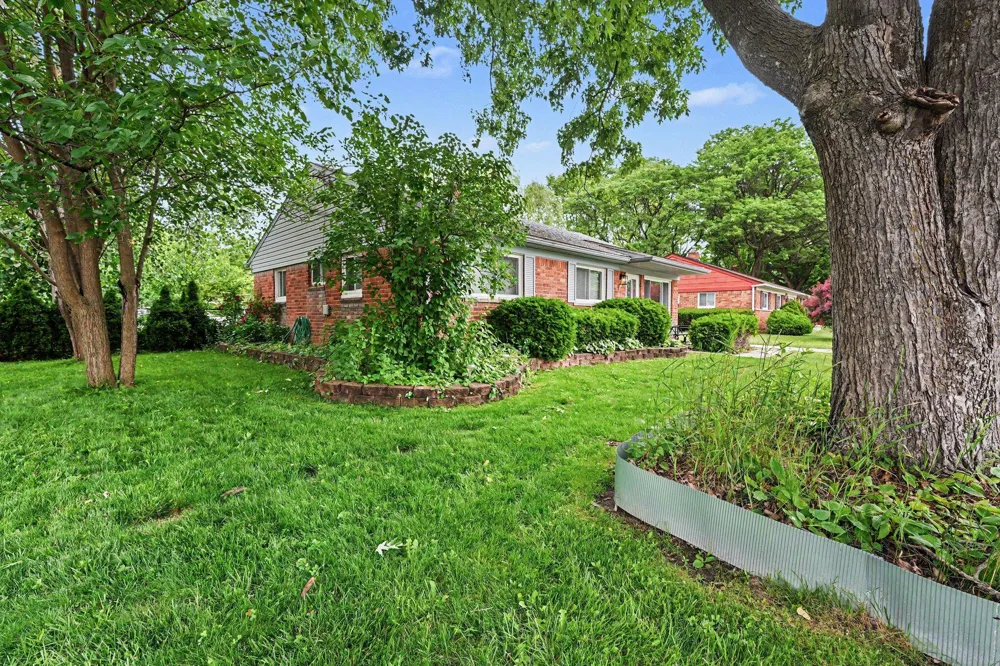 28083 Stuart Avenue Southfield, MI 48076