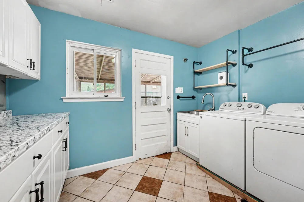 28083 Stuart Avenue Southfield, MI 48076