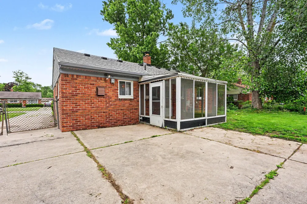 28083 Stuart Avenue Southfield, MI 48076
