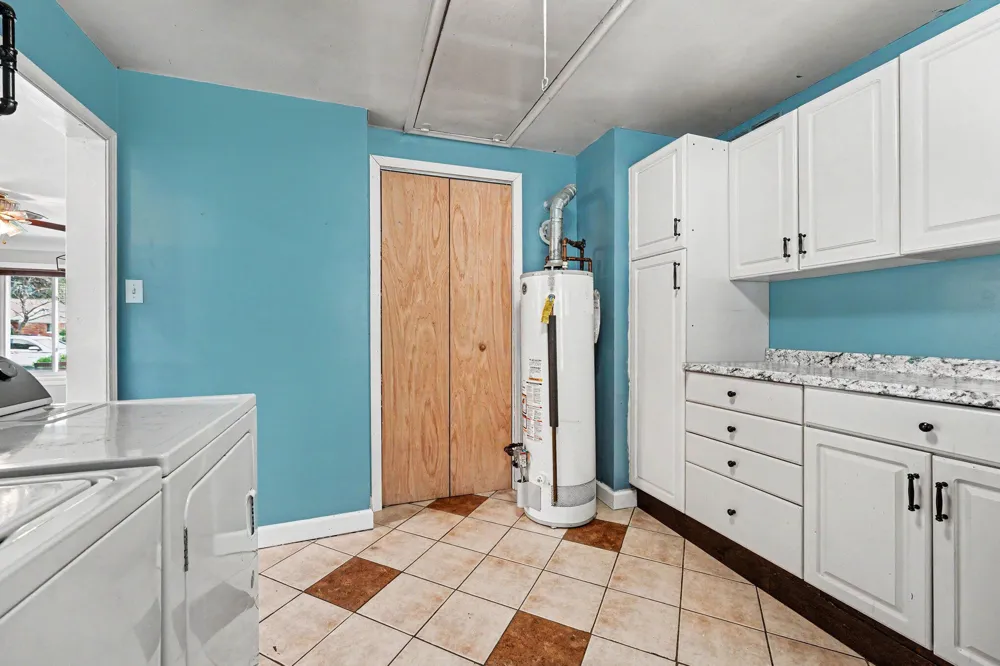 28083 Stuart Avenue Southfield, MI 48076