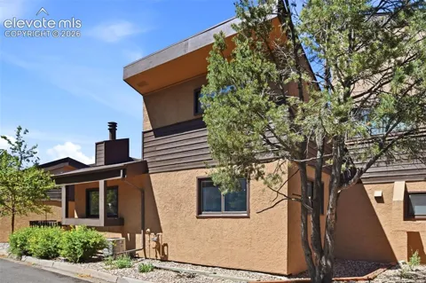806 Pebblewood Drive