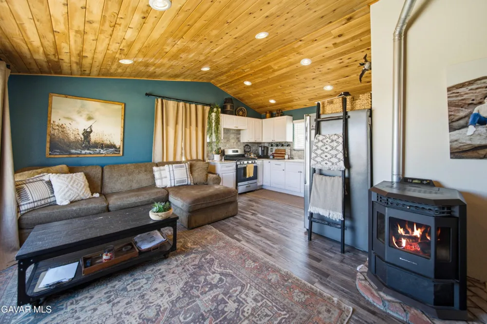 10620 Leona Avenue Leona Valley, CA 93551