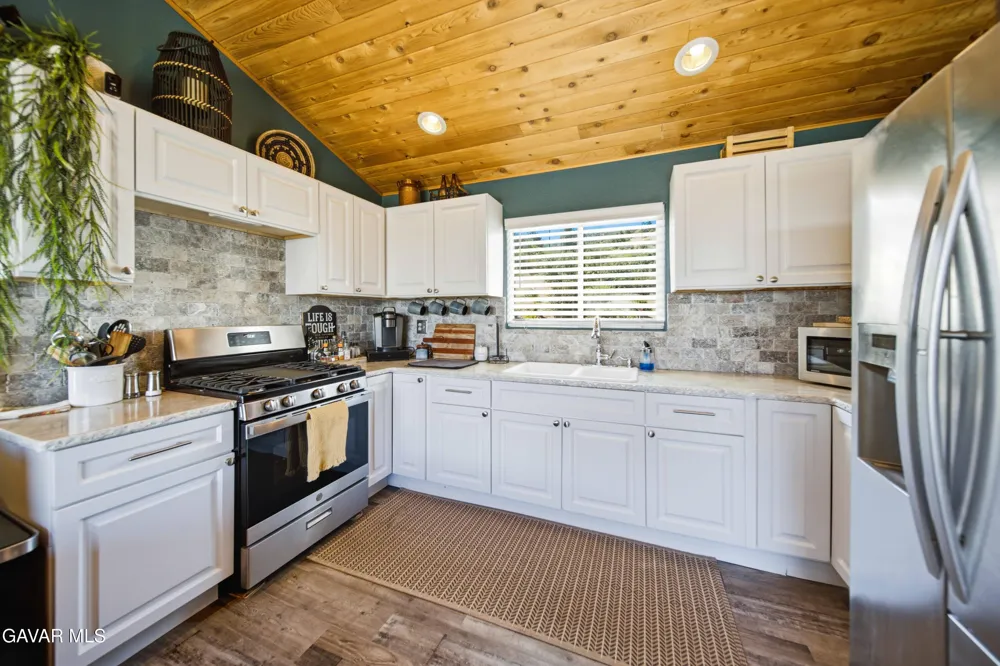 10620 Leona Avenue Leona Valley, CA 93551