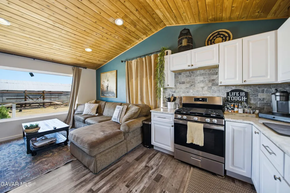 10620 Leona Avenue Leona Valley, CA 93551