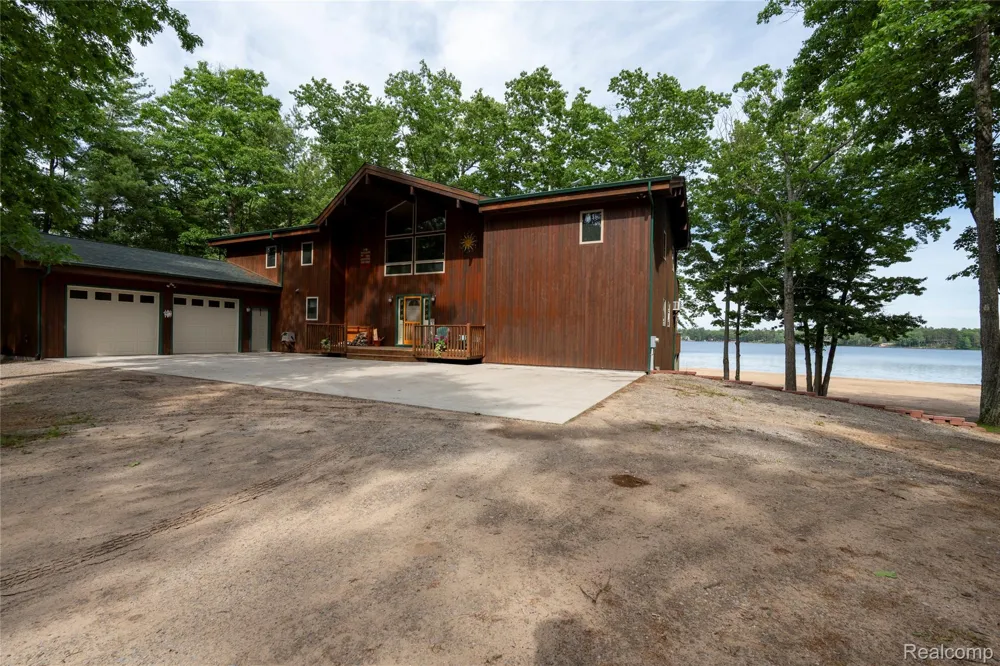 2300 Bliss Lane Plainfield Township, MI 48748
