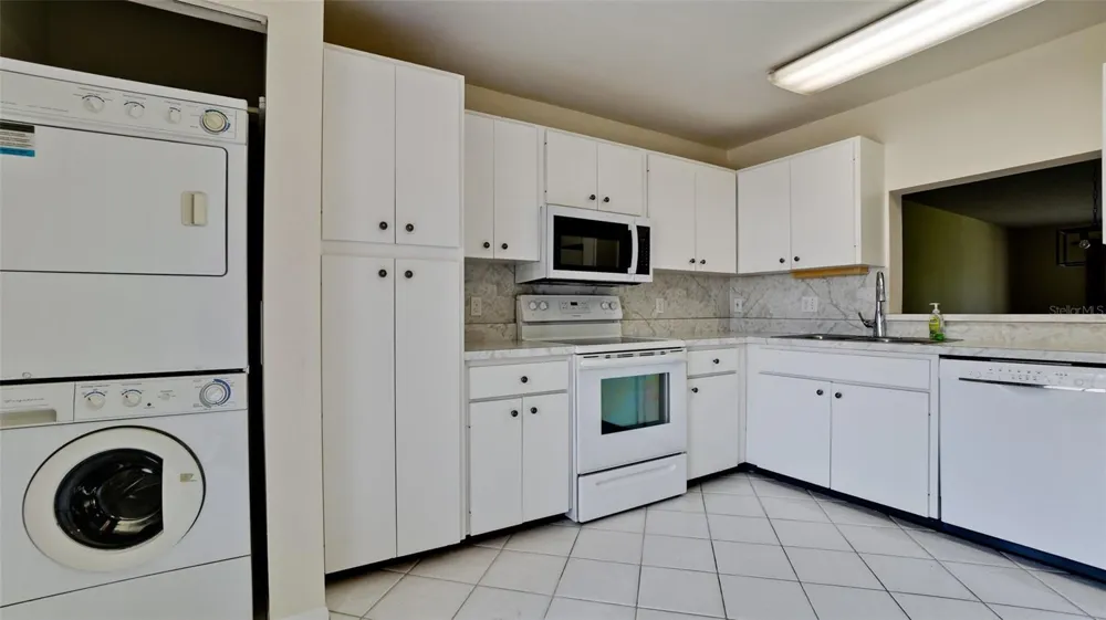 507 LAKESIDE DRIVE #507 Bradenton, FL 34210
