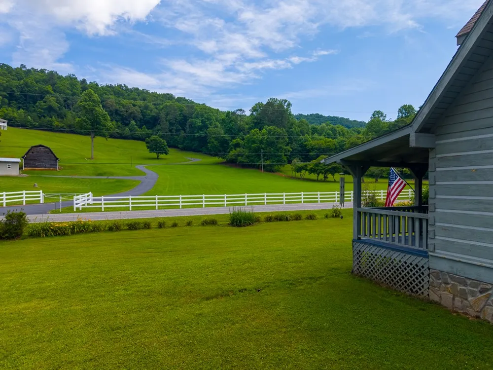 E Fork Sylva, NC 28779