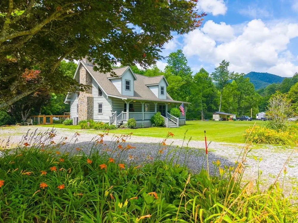 E Fork Sylva, NC 28779