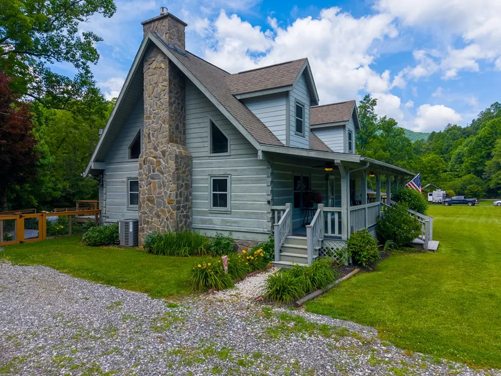 E Fork Sylva, NC 28779