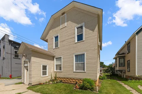17 Michigan - 141 E Main St