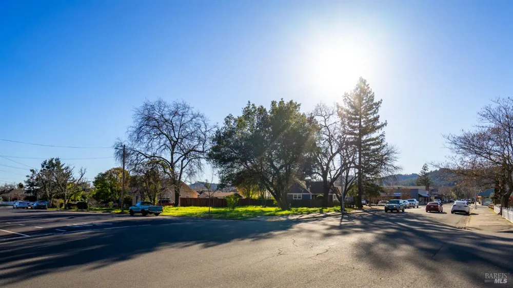 209 E 1st Street Cloverdale, CA 95425