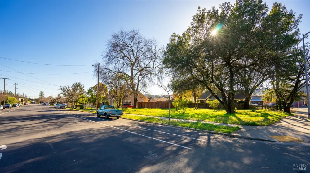 209 E 1st Street Cloverdale, CA 95425