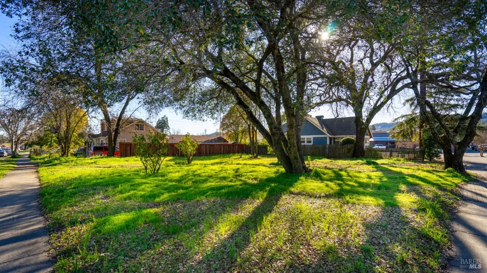 209 E 1st Street Cloverdale, CA 95425