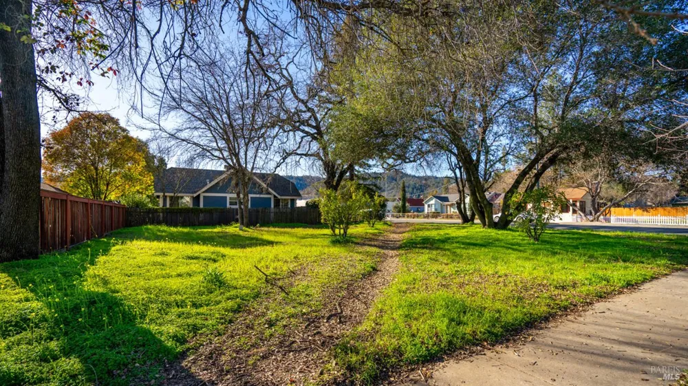 209 E 1st Street Cloverdale, CA 95425