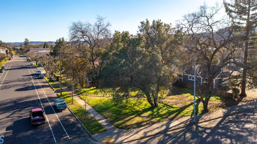 209 E 1st Street Cloverdale, CA 95425