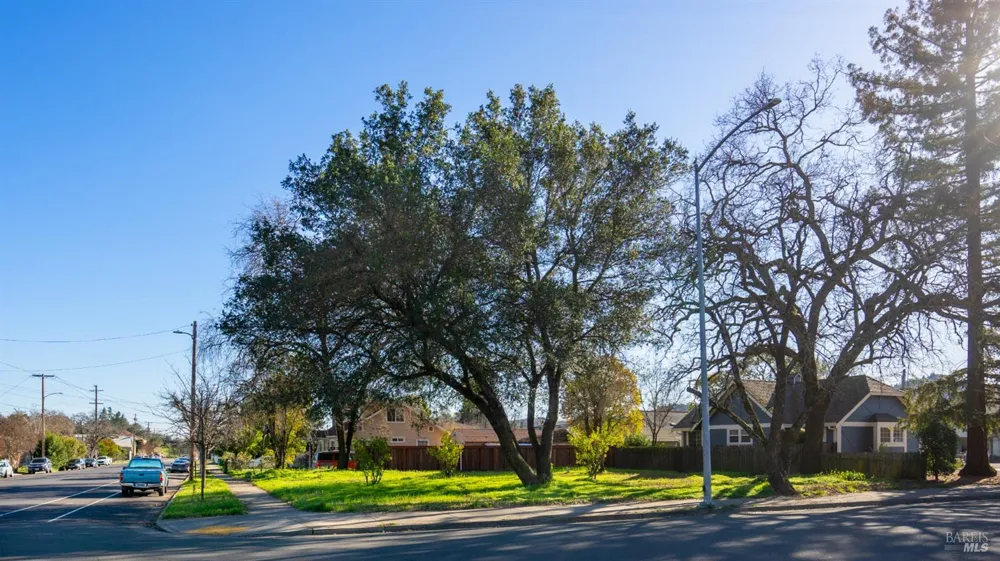 209 E 1st Street Cloverdale, CA 95425