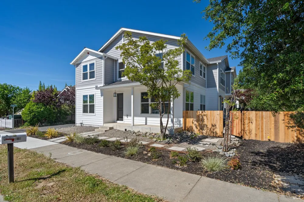 109 Paul Wittke Drive Healdsburg, CA 95448