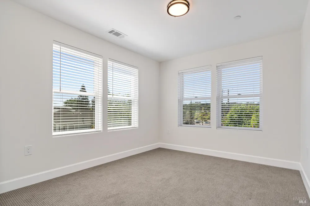 109 Paul Wittke Drive Healdsburg, CA 95448