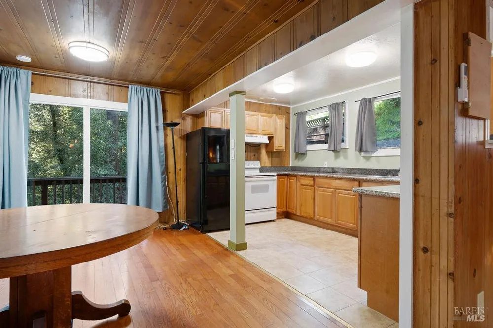 10987 Terrace Drive Forestville, CA 95436