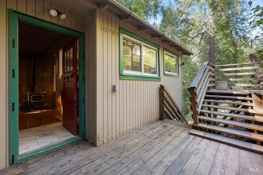 10987 Terrace Drive Forestville, CA 95436