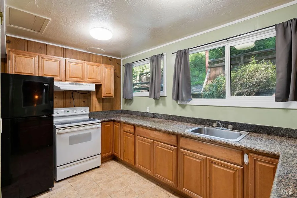 10987 Terrace Drive Forestville, CA 95436