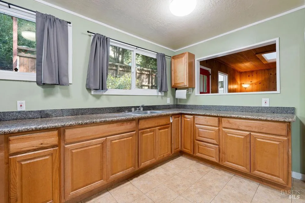 10987 Terrace Drive Forestville, CA 95436