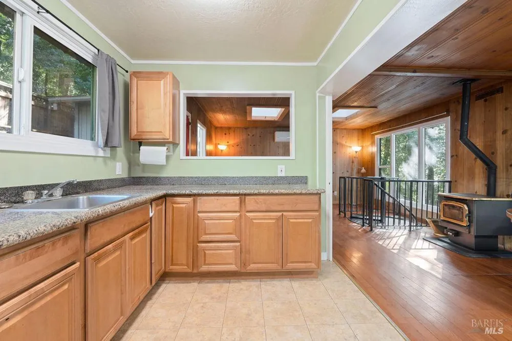 10987 Terrace Drive Forestville, CA 95436