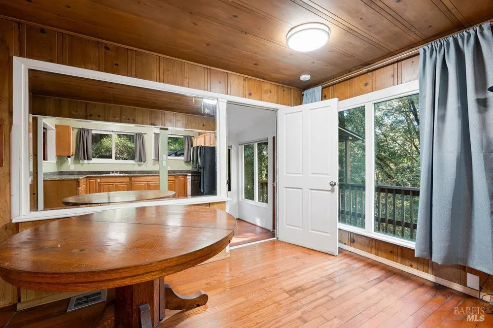 10987 Terrace Drive Forestville, CA 95436