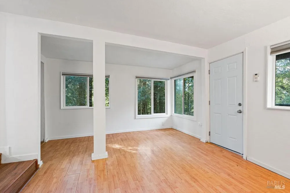 10987 Terrace Drive Forestville, CA 95436