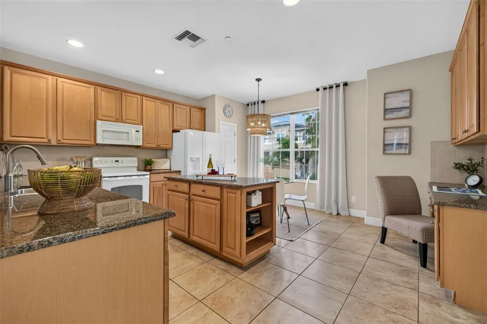 7172 ISLAMORADA CIRCLE Seminole, FL 33777