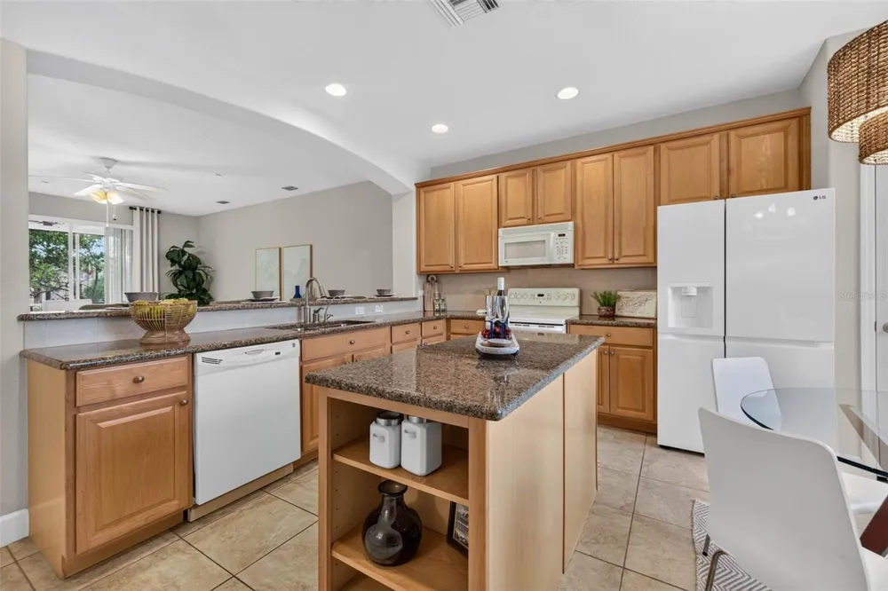 7172 ISLAMORADA CIRCLE Seminole, FL 33777