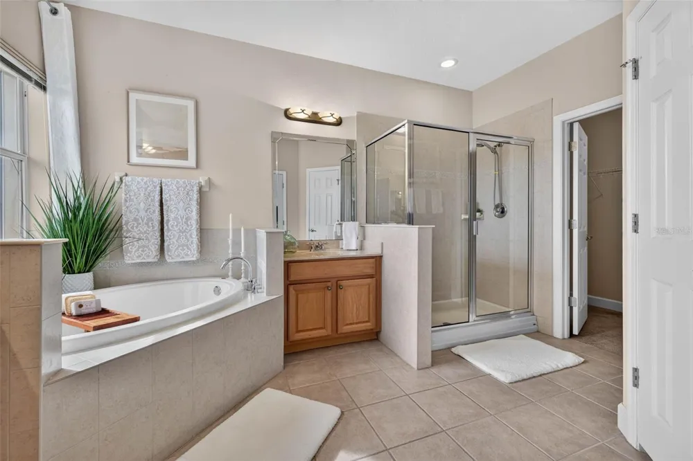 7172 ISLAMORADA CIRCLE Seminole, FL 33777