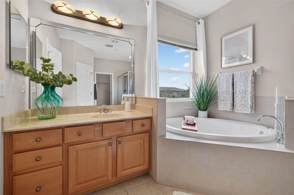 7172 ISLAMORADA CIRCLE Seminole, FL 33777