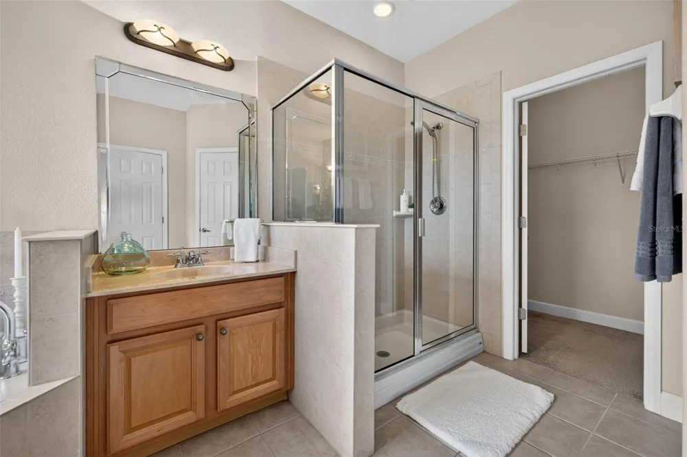 7172 ISLAMORADA CIRCLE Seminole, FL 33777