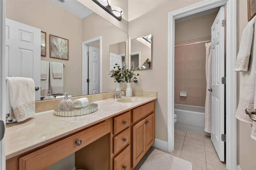7172 ISLAMORADA CIRCLE Seminole, FL 33777