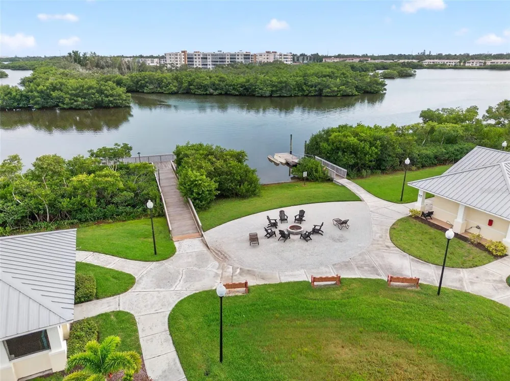7172 ISLAMORADA CIRCLE Seminole, FL 33777