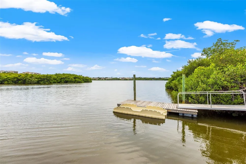 7172 ISLAMORADA CIRCLE Seminole, FL 33777