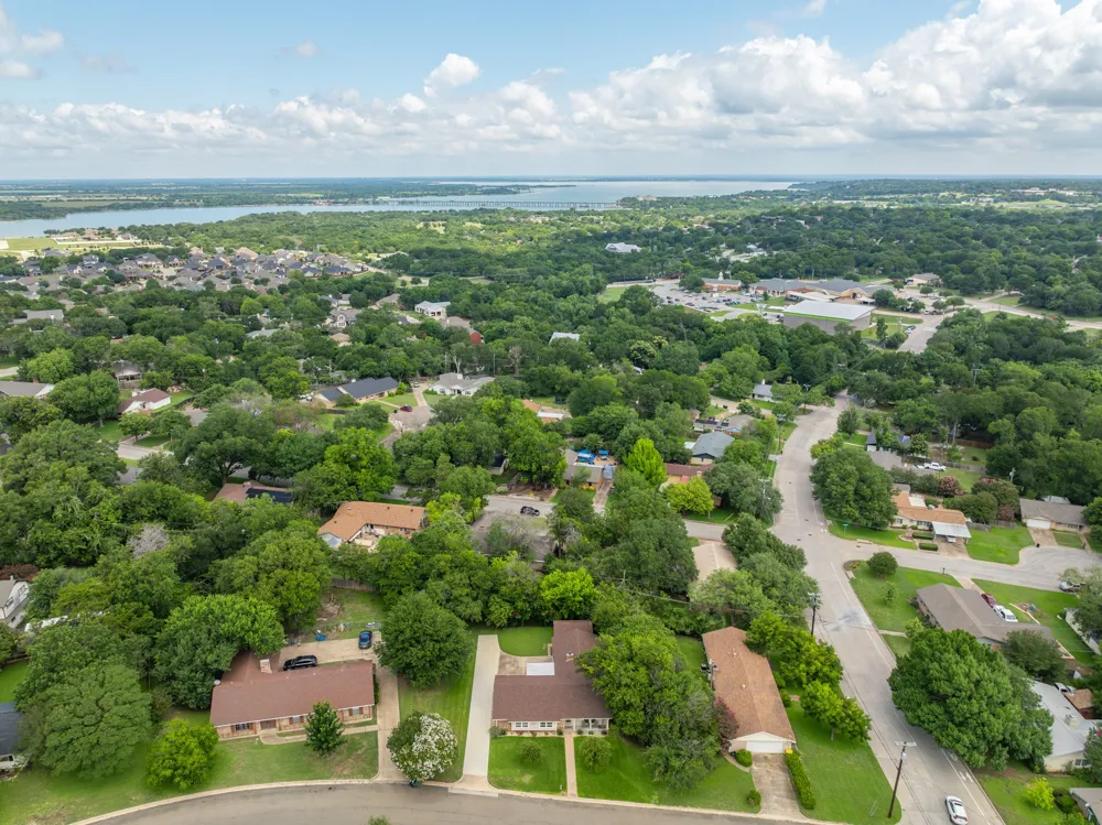 9509 Stony Point Drive Woodway, TX 76712