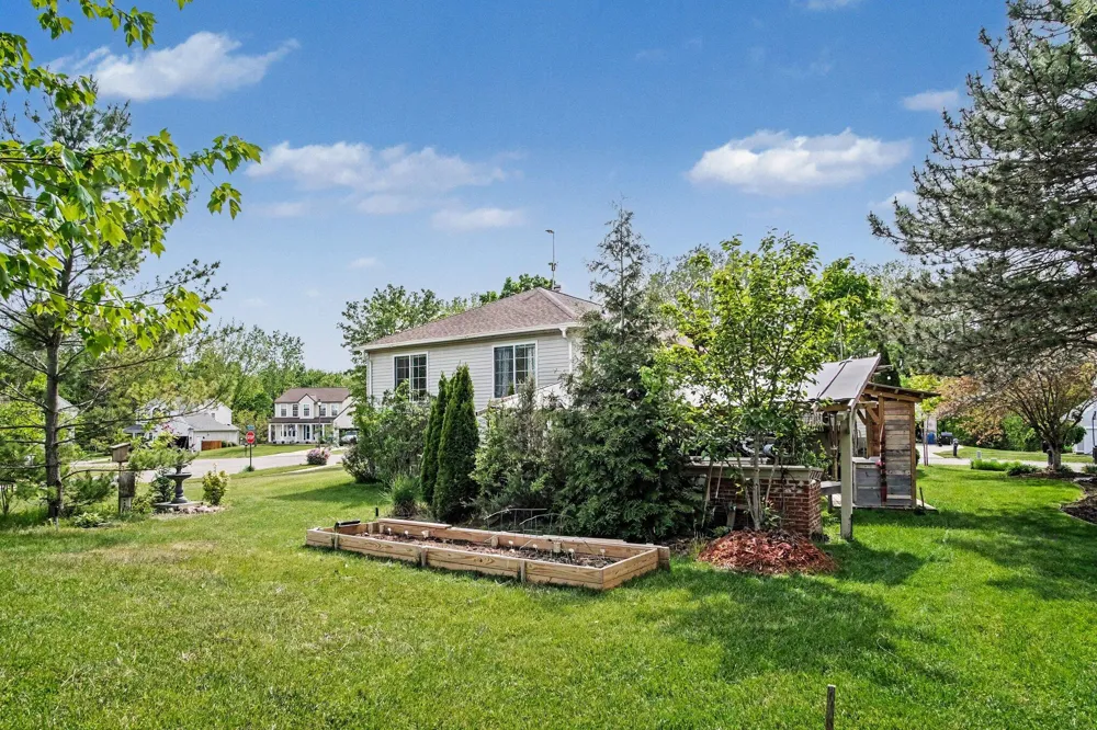 6878 Lake Bluff Drive NE Comstock Park, MI 49321