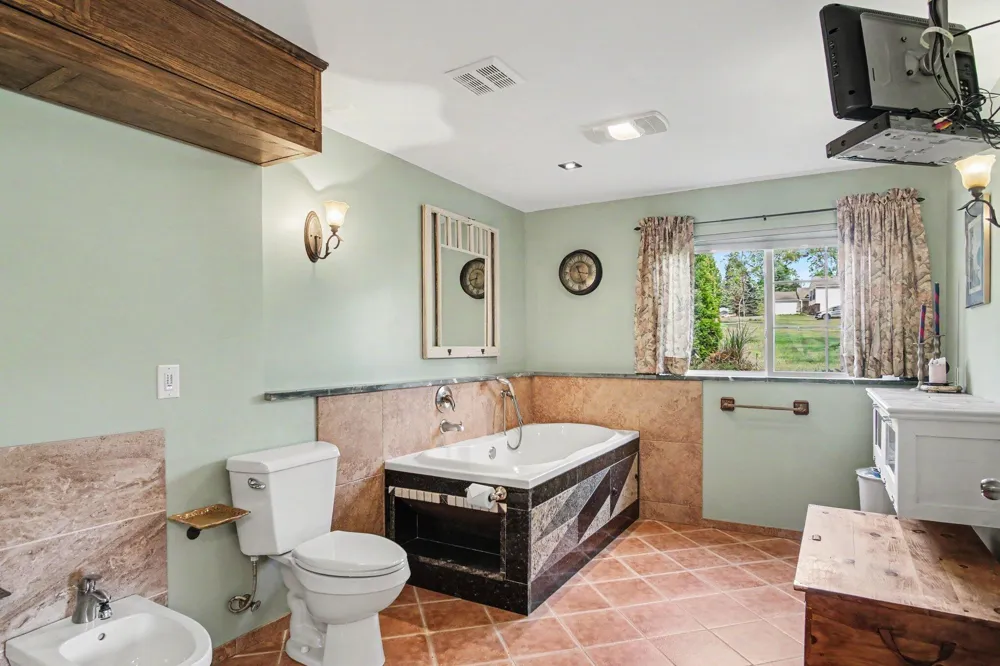 6878 Lake Bluff Drive NE Comstock Park, MI 49321