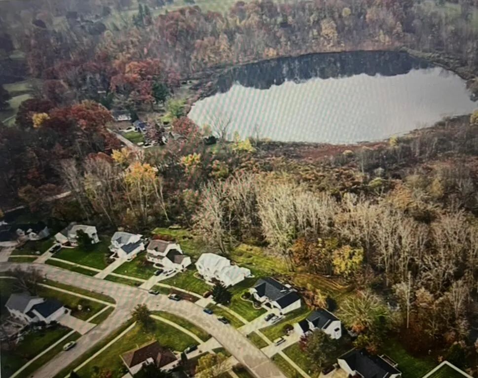 6878 Lake Bluff Drive NE Comstock Park, MI 49321