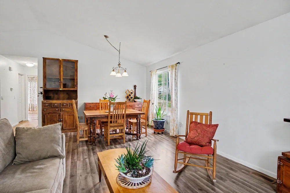 6878 Lake Bluff Drive NE Comstock Park, MI 49321